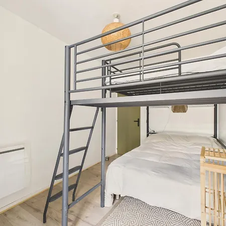 200m De La Plage, Terrasse, Pour 4 דירה