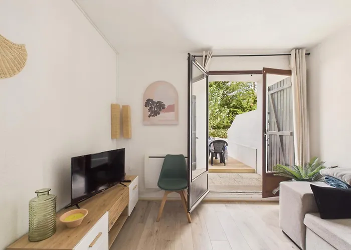 200m De La Plage, Terrasse, Pour 4 *