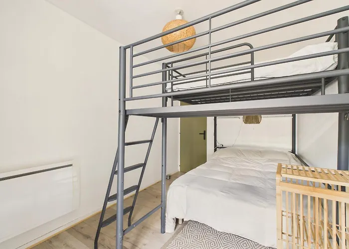 200m De La Plage, Terrasse, Pour 4 דירה