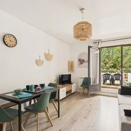 200m De La Plage, Terrasse, Pour 4 *