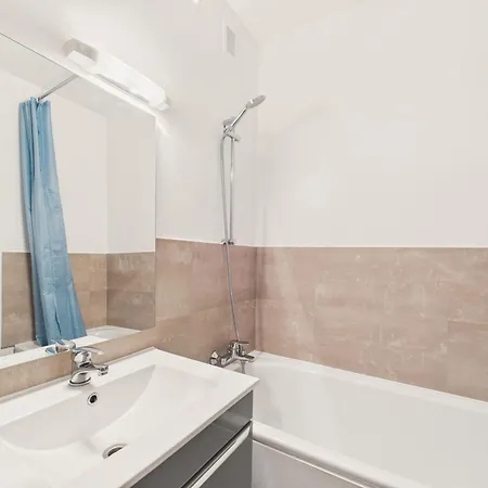 200m De La Plage, Terrasse, Pour 4 Apartmán *