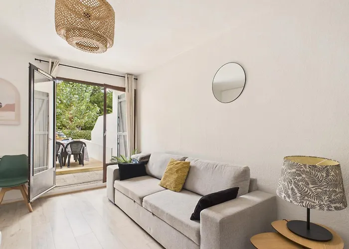 200m De La Plage, Terrasse, Pour 4 Appartement