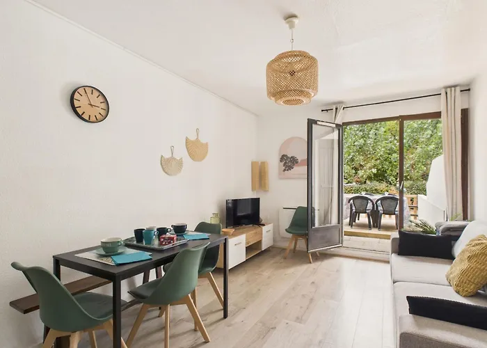 200m De La Plage, Terrasse, Pour 4 *